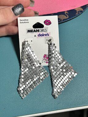 Mean Girls x Claire's Silver Metal Mesh Triangle Dangle Earrings NWT